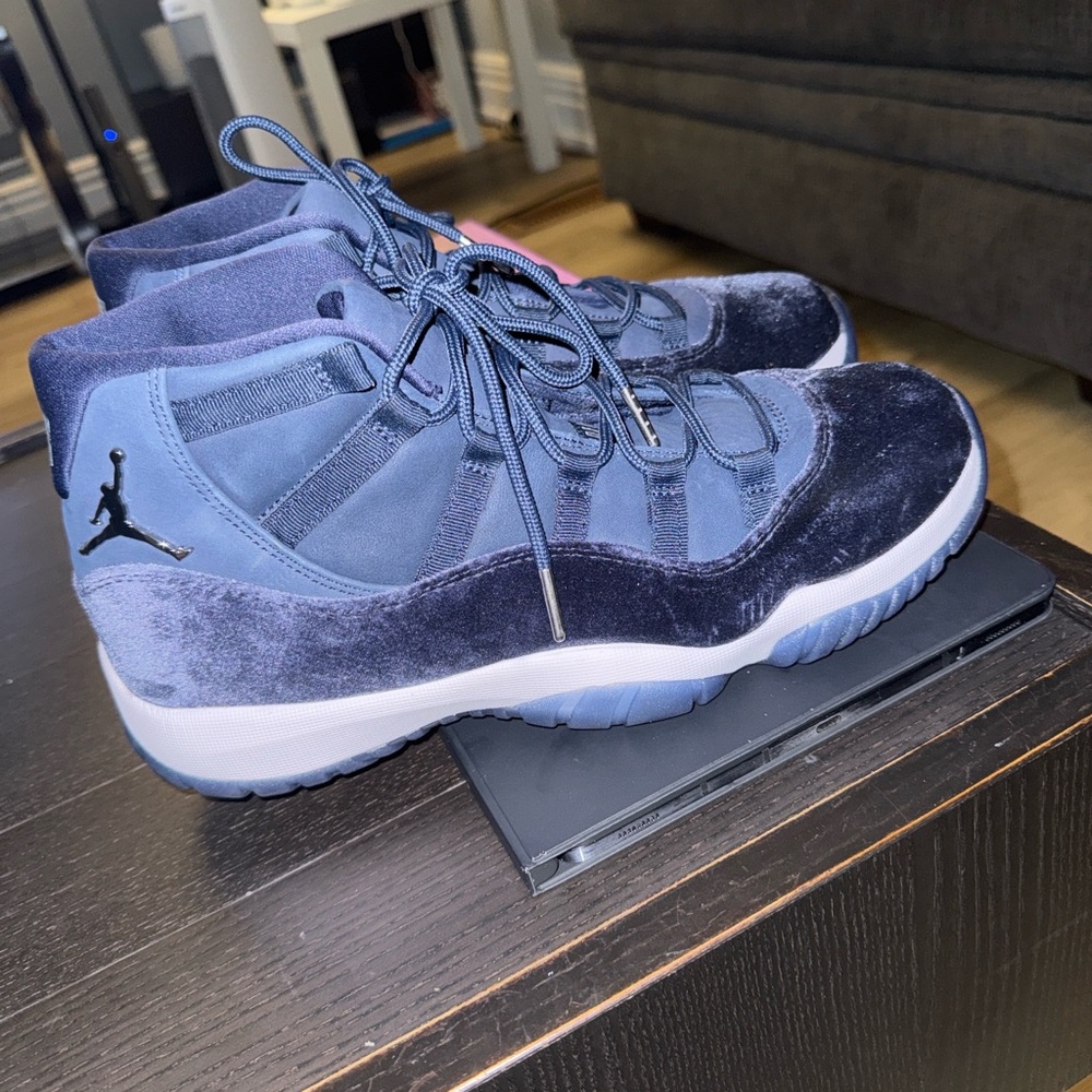Nike Sneakers in Deep Blue